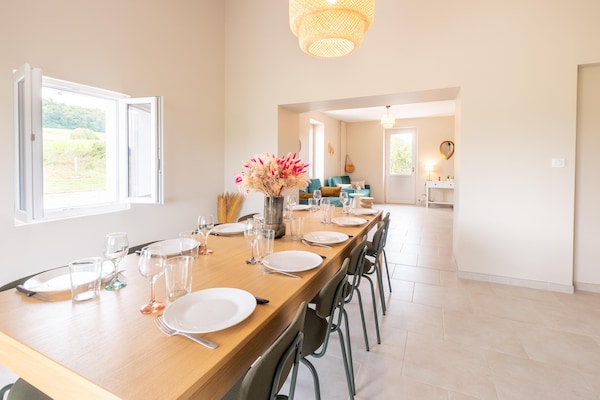 Foto van Charmant vakantiehuis met privézwembad - Vakantiehuis in HAUTEFORT - DiningRoom