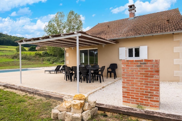 Foto van Charmant vakantiehuis met privézwembad - Vakantiehuis in HAUTEFORT - TerraceBalcony