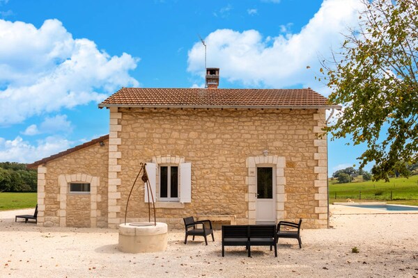 Foto van Charmant vakantiehuis met privézwembad - Vakantiehuis in HAUTEFORT - GardenSummer