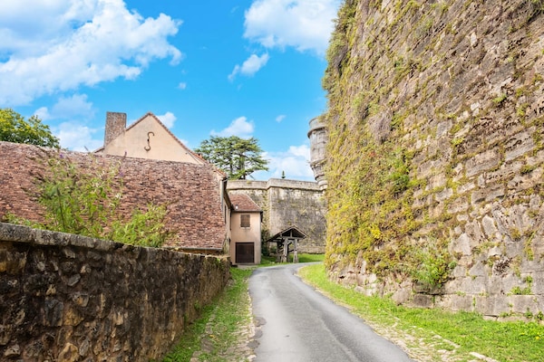 Foto van Charmant Huis in Hautefort met Zwembad & Natuur - Vakantiehuis in HAUTEFORT - AreaSummer1KM