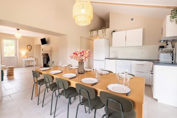 Foto van Charmant vakantiehuis met privézwembad - Vakantiehuis in HAUTEFORT - DiningRoom