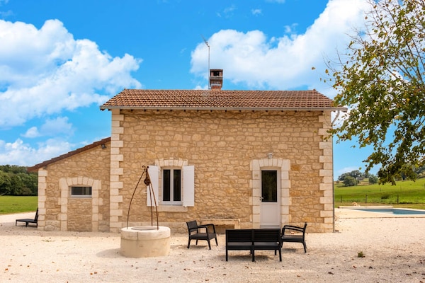 Foto van Charmant vakantiehuis met privézwembad - Vakantiehuis in HAUTEFORT - GardenSummer