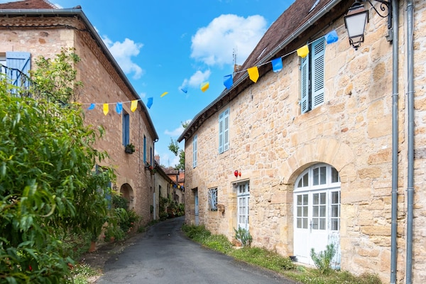 Foto van Charmant vakantiehuis met privézwembad - Vakantiehuis in HAUTEFORT - AreaSummer20KM