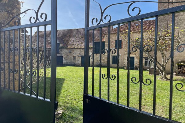 Foto van Historisch landhuis bij rivier Cénevières - Vakantiehuis in Cénevières - HallReception