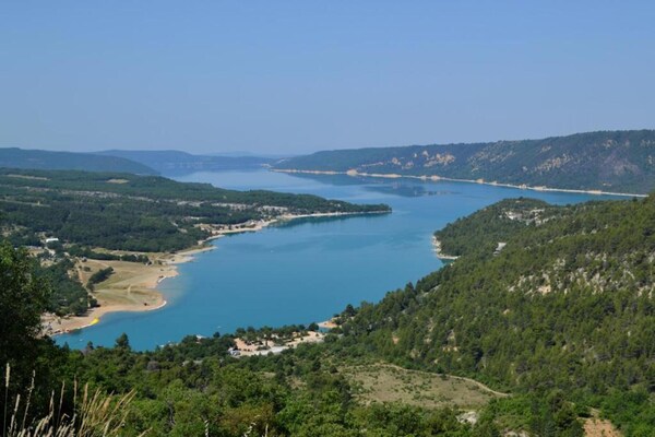 Foto van Studio in Gréoux-Les-Bains bij Meren - Vakantiehuis in Greoux les Bains - AreaSummer20KM