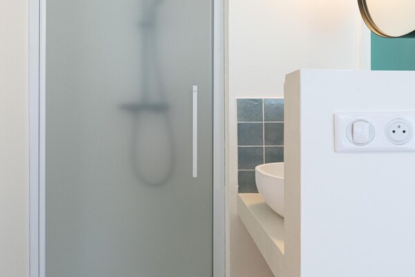 Foto van Duplex met zeezicht voor gezinnen - Vakantiehuis in Villeneuve-Loubet - BathRoom