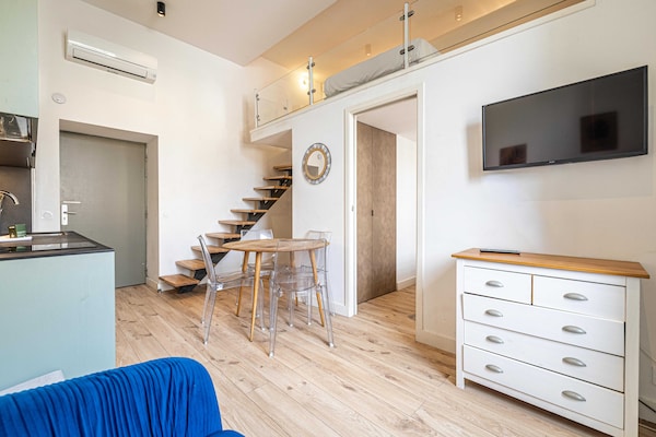 Foto van A/C Mezzanine Appartement 2BR/4P - Place Garibaldi - Untagged