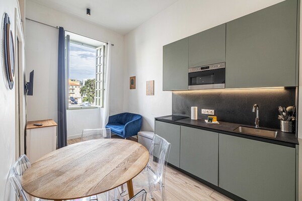 Foto van A/C Mezzanine Appartement 2BR/4P - Place Garibaldi - Untagged