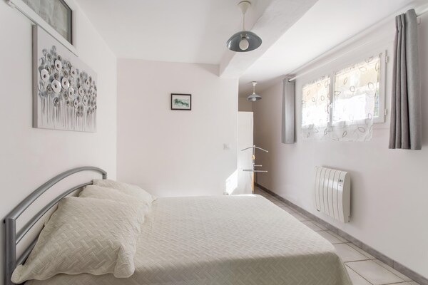 Foto van Gezellige ontsnapping op de heuvel in Berre - Vakantiehuis in Berre-Les-Alpes - BedRoom