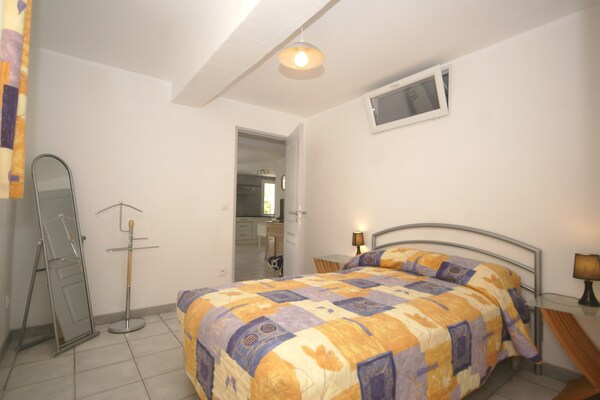 Foto van Gezellige ontsnapping op de heuvel in Berre - Vakantiehuis in Berre-Les-Alpes - BedRoom