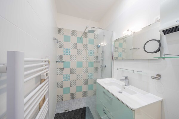 Foto van Appartement met airconditioning, 2 slaapkamers/4 personen - centrum van Cannes - Untagged