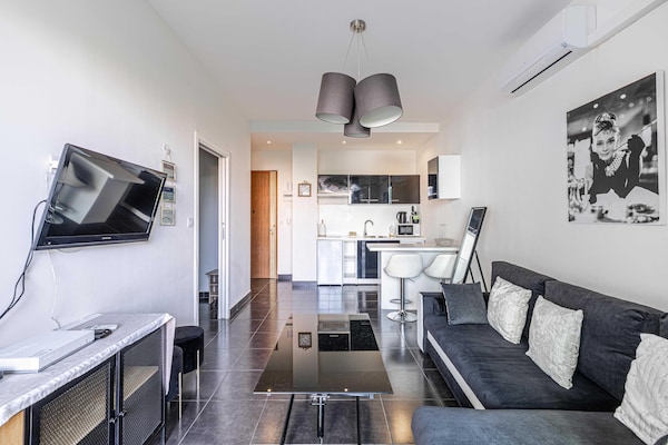 Foto van Gastvrij appartement - 1BD/4P - Croisette - Vakantiehuis in Cannes - LivingRoom