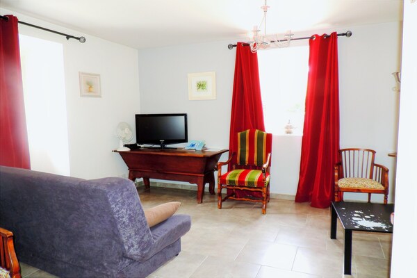 Foto van Authentieke stenen Mas Retreat - Vakantiehuis in LES ASSIONS - LivingRoom