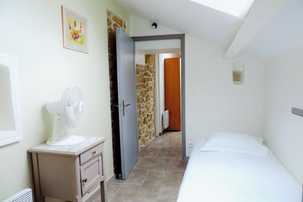 Foto van Authentieke stenen Mas Retreat - Vakantiehuis in LES ASSIONS - BedRoom