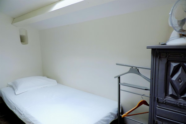 Foto van Authentieke stenen Mas Retreat - Vakantiehuis in LES ASSIONS - BedRoom