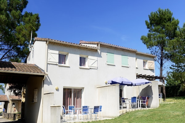 Foto van Gezellig appartement met terras - Vakantiehuis in Vallon Pont D Arc - ExteriorSummer