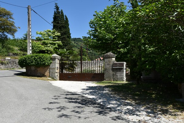 Foto van Vakantiehuis bij Château Ventadour - Vakantiehuis in Pont-De-Labeaume - Ambiance