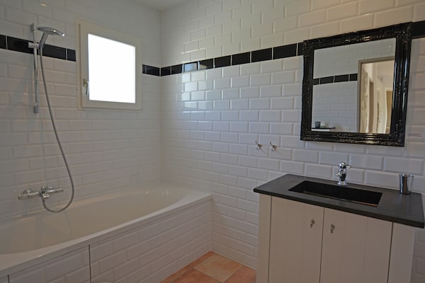 Foto van Elegante villa in Escales - Vakantiehuis in Escales - BathRoom