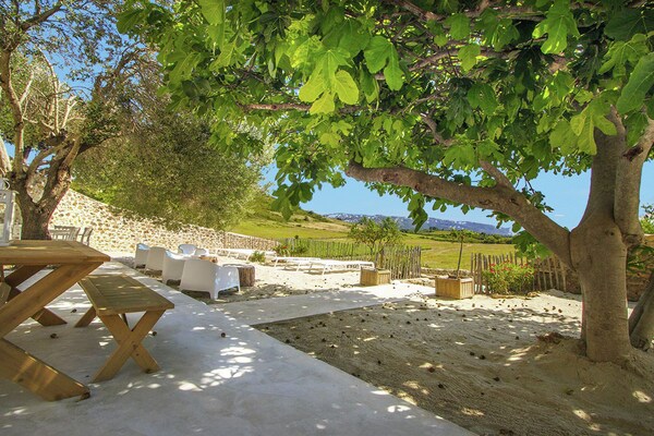Foto van Serene familie-ontsnapping - Vakantiehuis in Villesèque-des-Corbières - TerraceBalcony