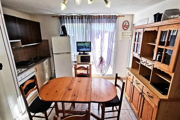 Foto van 3 stukken voor 6 personen - Vakantiehuis in LEUCATE - DiningRoom