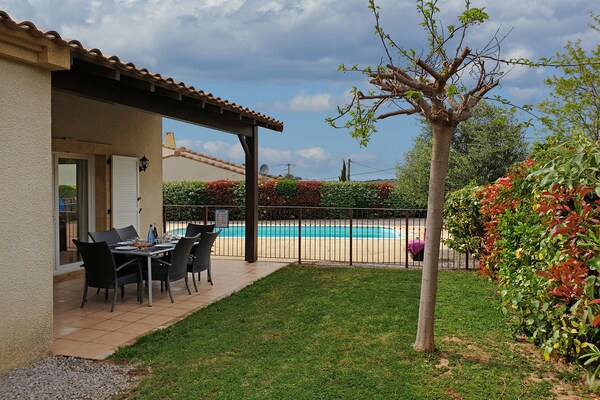 Foto van Comfortabele villa met jacuzzi - Vakantiehuis in Montbrun-des-Corbières - TerraceBalcony