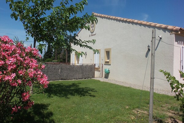 Foto van Comfortabele villa met jacuzzi - Vakantiehuis in Montbrun-des-Corbières - ExteriorSummer