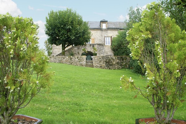 Foto van Vakantiehuis bij Lot in Saint-Geniez-d'Olt - Vakantiehuis in St. Geniez D'olt - GardenSummer