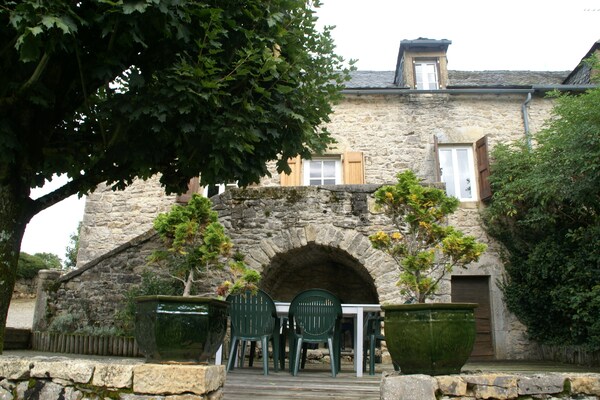 Foto van Vakantiehuis bij Lot in Saint-Geniez-d'Olt - Vakantiehuis in St. Geniez D'olt - ExteriorSummer