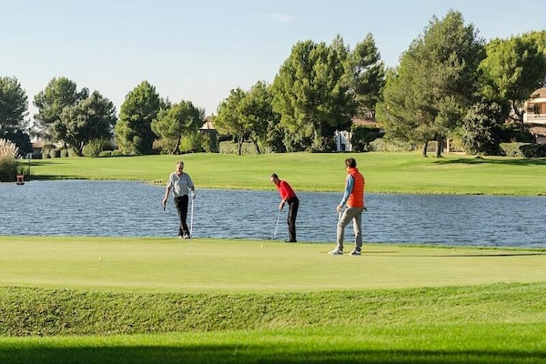 Foto van 5 Kamer Villa 8 Personen met privézwembad en uitzicht op de golfbaan - Exclusief - super Home - 