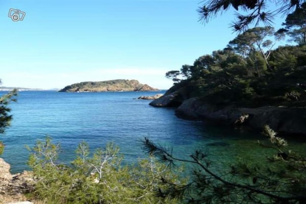 Foto van Chalet in Provence met Schaduwrijke Pijnbomen - Vakantiehuis in Carnoux-en-Provence - AreaSummer20KM