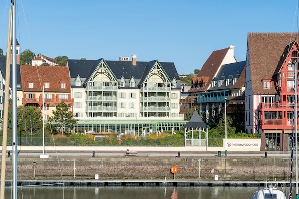 Foto van Appartement met schilderachtige haven voor 6 personen in Deauville - ExteriorSummer