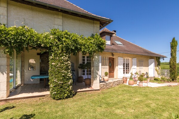 Foto van Villa met zwembad in Corrèze - Vakantiehuis in Saint Bonnet La Rivière - ExteriorSummer