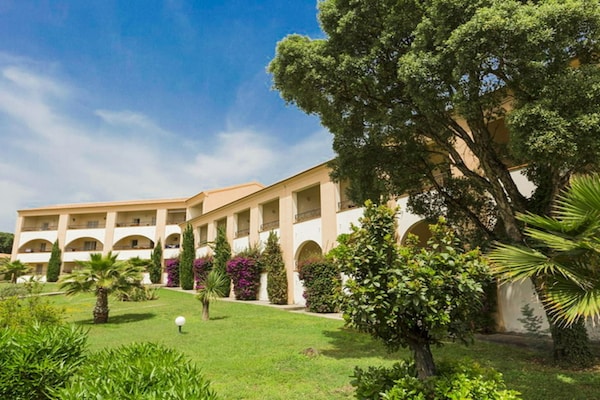 Foto van Appartement met zeezicht voor 6 gasten - Vakantiehuis in Linguizzetta - ExteriorSummer