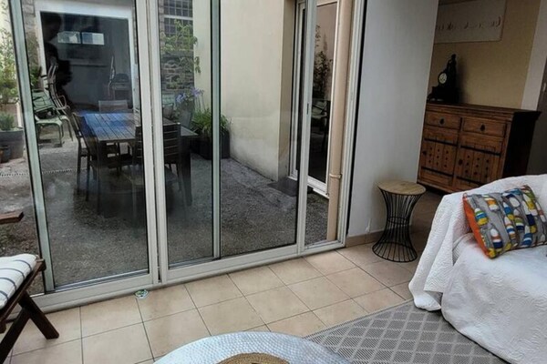 Foto van Vakantiehuis in Frankrijk met Binnenplaats - Vakantiehuis in PLENEUF VAL ANDRE - ExteriorSummer