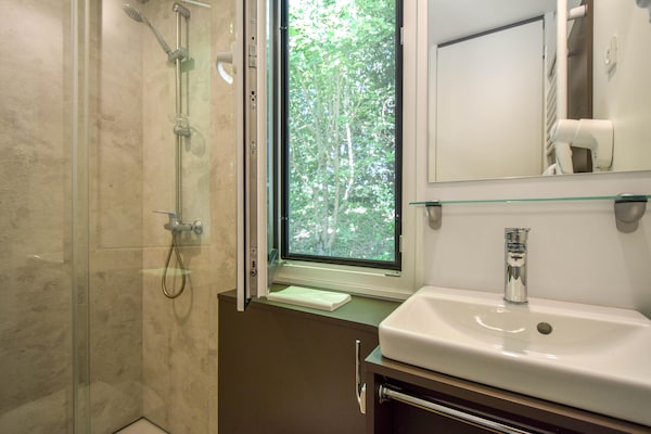 Foto van Dordogne Chalet Dichtbij Bos - Vakantiehuis in St. Medard D'excideuil - BathRoom