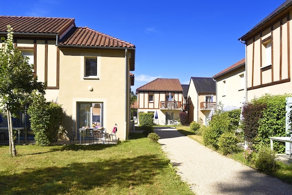 Foto van Appartement in Frankrijk met Uitzicht op Zwembad - Vakantiehuis in Montignac - ExteriorSummer