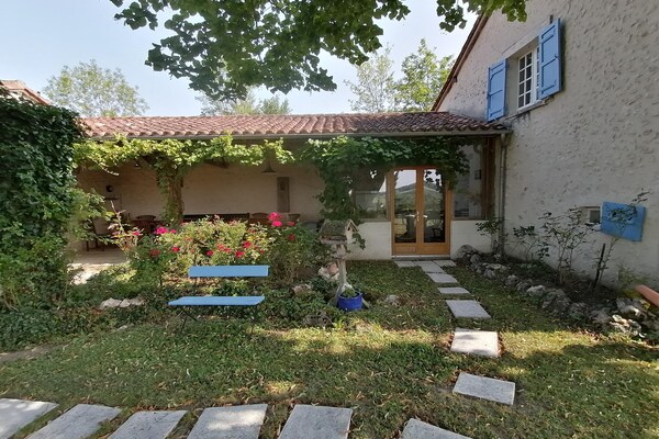 Foto van Vakantiehuis in Lusignac met privézwembad - Vakantiehuis in Lusignac - TerraceBalcony