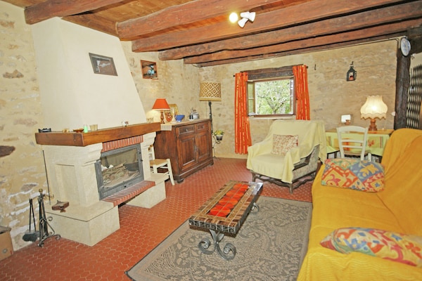 Foto van Gezellig vakantiehuis met tuin - Vakantiehuis in Villefranche-Du-Perigord - LivingRoom