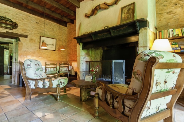 Foto van Vakantiehuis in Dordogne bij Lascaux - Vakantiehuis in Les Eyzies-De-Tayac-Sireuil - LivingRoom