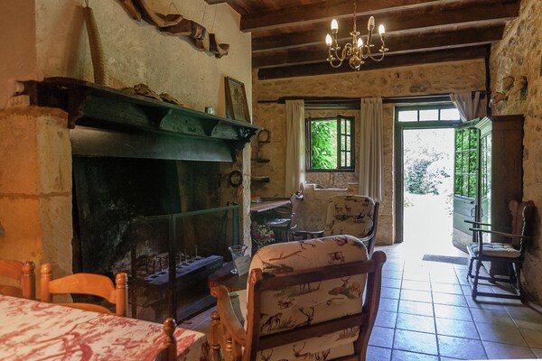 Foto van Landgoed in de Dordogne nabij Sites - Vakantiehuis in Les Eyzies-De-Tayac-Sireuil - LivingRoom