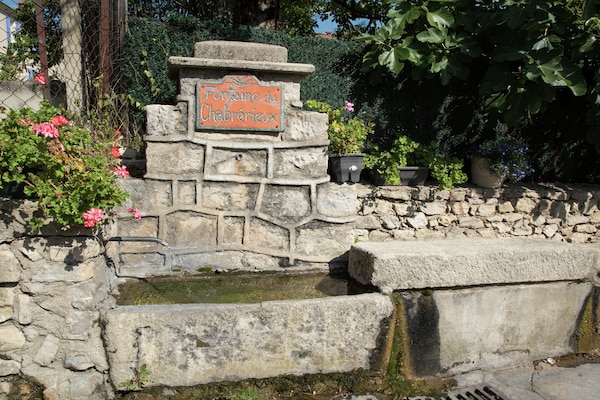 Foto van Appartement in Rhone Alpes bij skibanen - Vakantiehuis in Montbrun les Bains - Ambiance