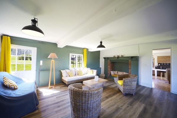 Foto van Kasteel in Aspires met Tennisbaan & Uitzicht - Vakantiehuis in Asnières - LivingRoom