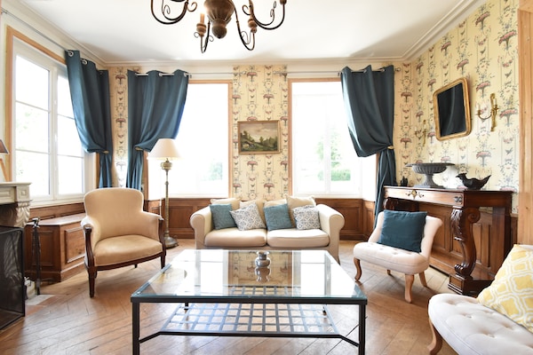Foto van Kasteel in Aspires met Tennisbaan & Uitzicht - Vakantiehuis in Asnières - LivingRoom