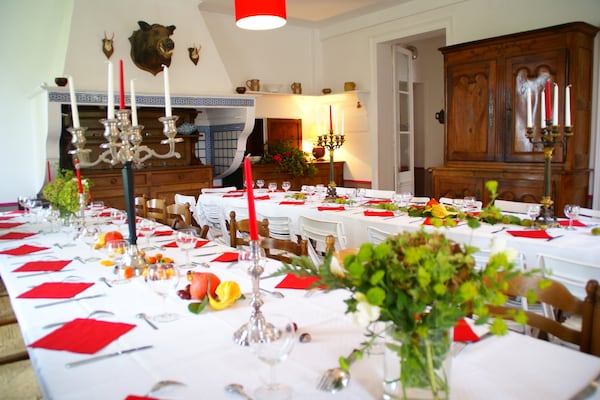 Foto van Kasteel in Aspires met Tennisbaan & Uitzicht - Vakantiehuis in Asnières - DiningRoom