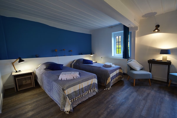 Foto van Kasteel in Aspires met Tennisbaan & Uitzicht - Vakantiehuis in Asnières - BedRoom