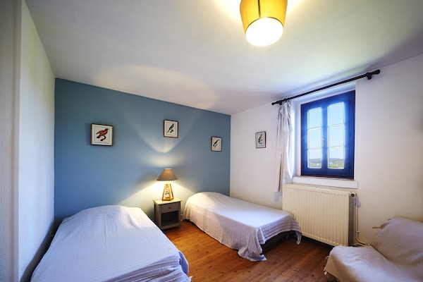 Foto van Kasteel in Aspires met Tennisbaan & Uitzicht - Vakantiehuis in Asnières - BedRoom