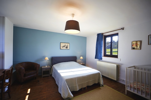 Foto van Kasteel in Aspires met Tennisbaan & Uitzicht - Vakantiehuis in Asnières - BedRoom