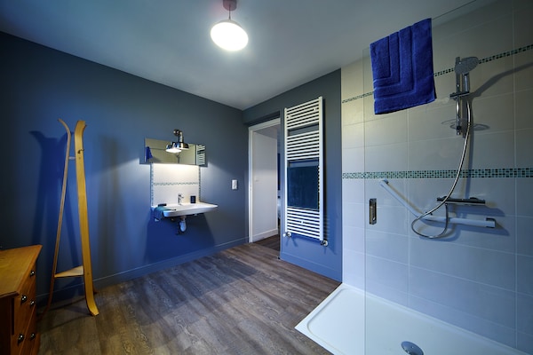 Foto van Kasteel in Aspires met Tennisbaan & Uitzicht - Vakantiehuis in Asnières - BathRoom