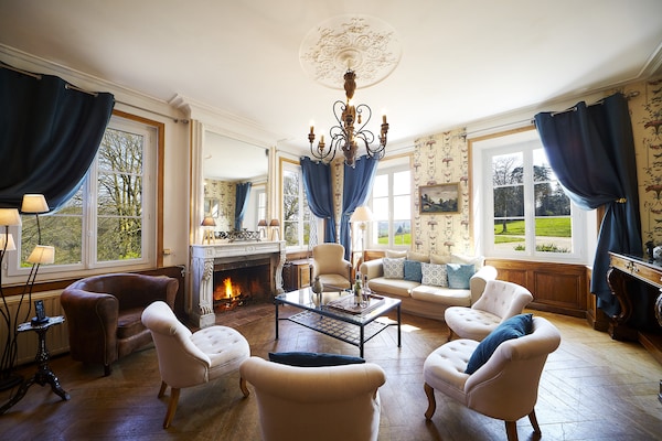 Foto van Kasteel in Aspires met Tennisbaan & Uitzicht - Vakantiehuis in Asnières - LivingRoom