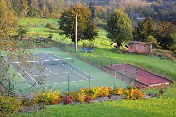 Foto van Kasteel in Aspires met Tennisbaan & Uitzicht - Vakantiehuis in Asnières - Facilities